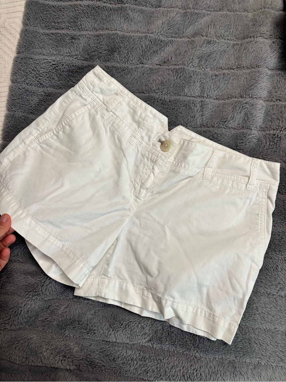 Women’s White low-waisted cotton shorts